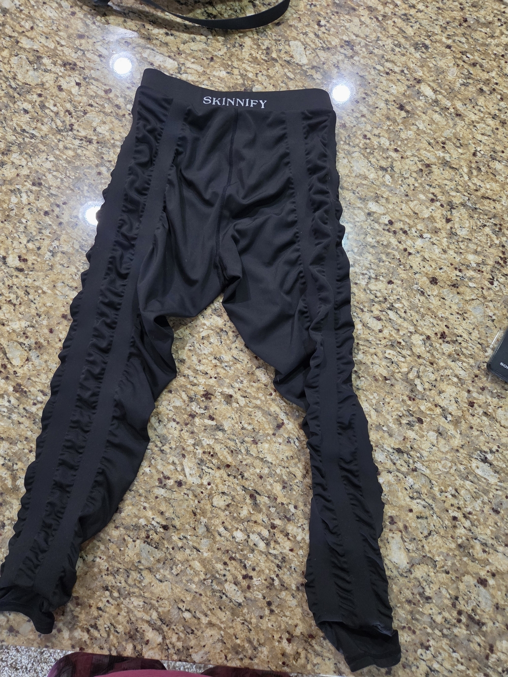 SKINNIFY black Resistance Band Leggings